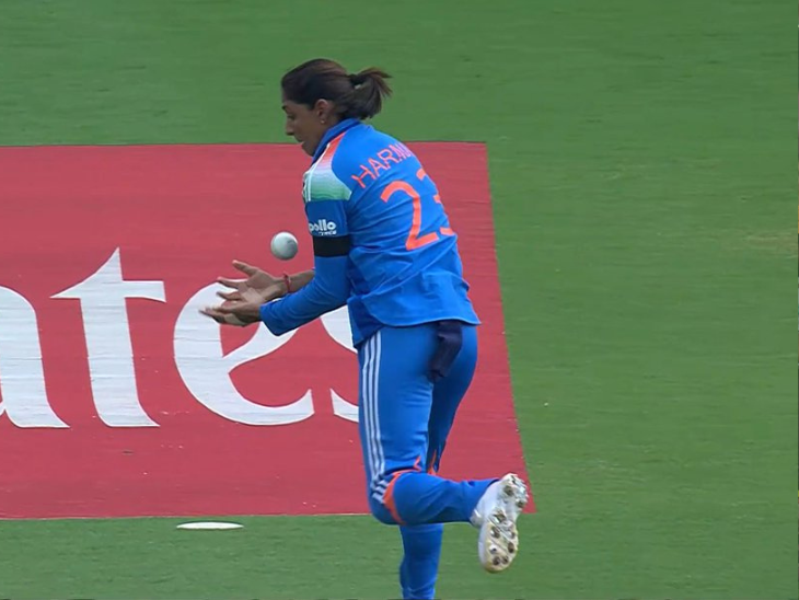 हरमनप्रीत कौर ने एलिसा हीली का कैच 2 रन पर छोड़ा।