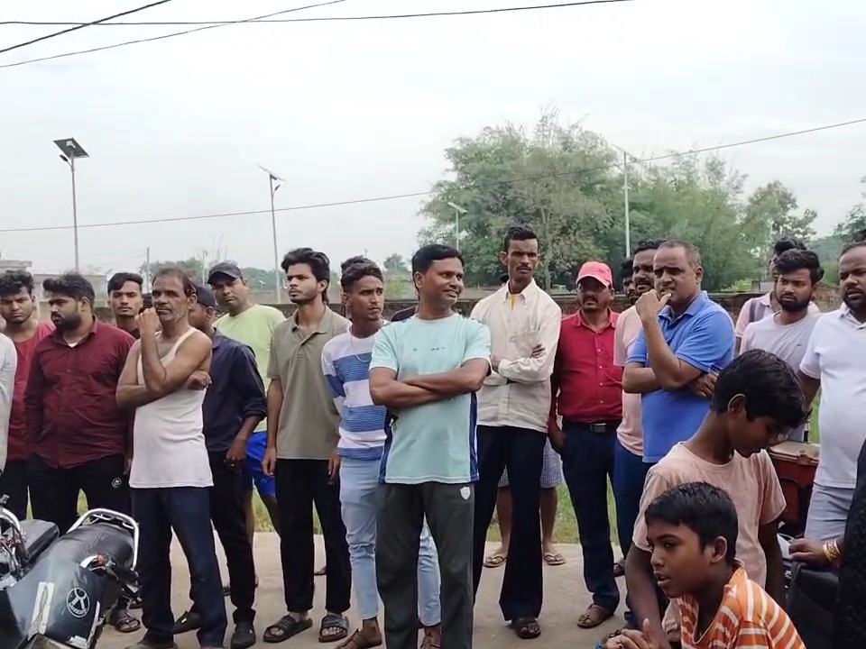 गिरिडीह में नाबालिग का शव फंदे से लटका मिला:  परिवार के सारे सदस्य गए थे शादी में, परिजनों ने हत्या की जताई आशंका – Giridih News