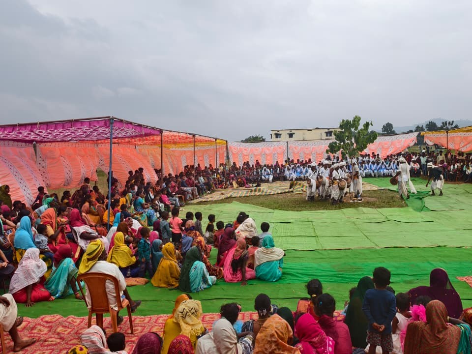 रामचंद्रपुर विकासखंड में करमा नृत्य प्रतियोगिता आयोजित:  नर्तक दलों ने पेश की शानदार प्रस्तुतियां, चुनापाथर की टीम ने मारी बाजी – Balrampur (Ramanujganj) News