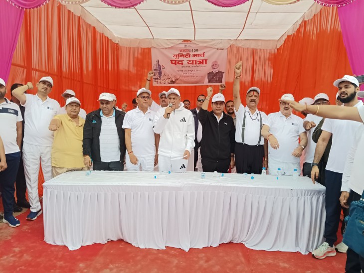 संकल्प दिलाते कैबिनेट मंत्री चौधरी लक्ष्मी नारायण