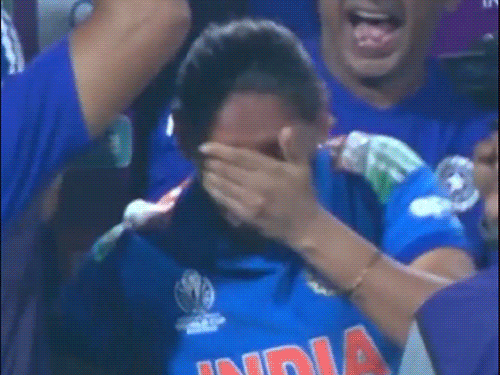 मैच जीतने के बाद कप्तान हरमनप्रीत कौर रोने लग गईं।