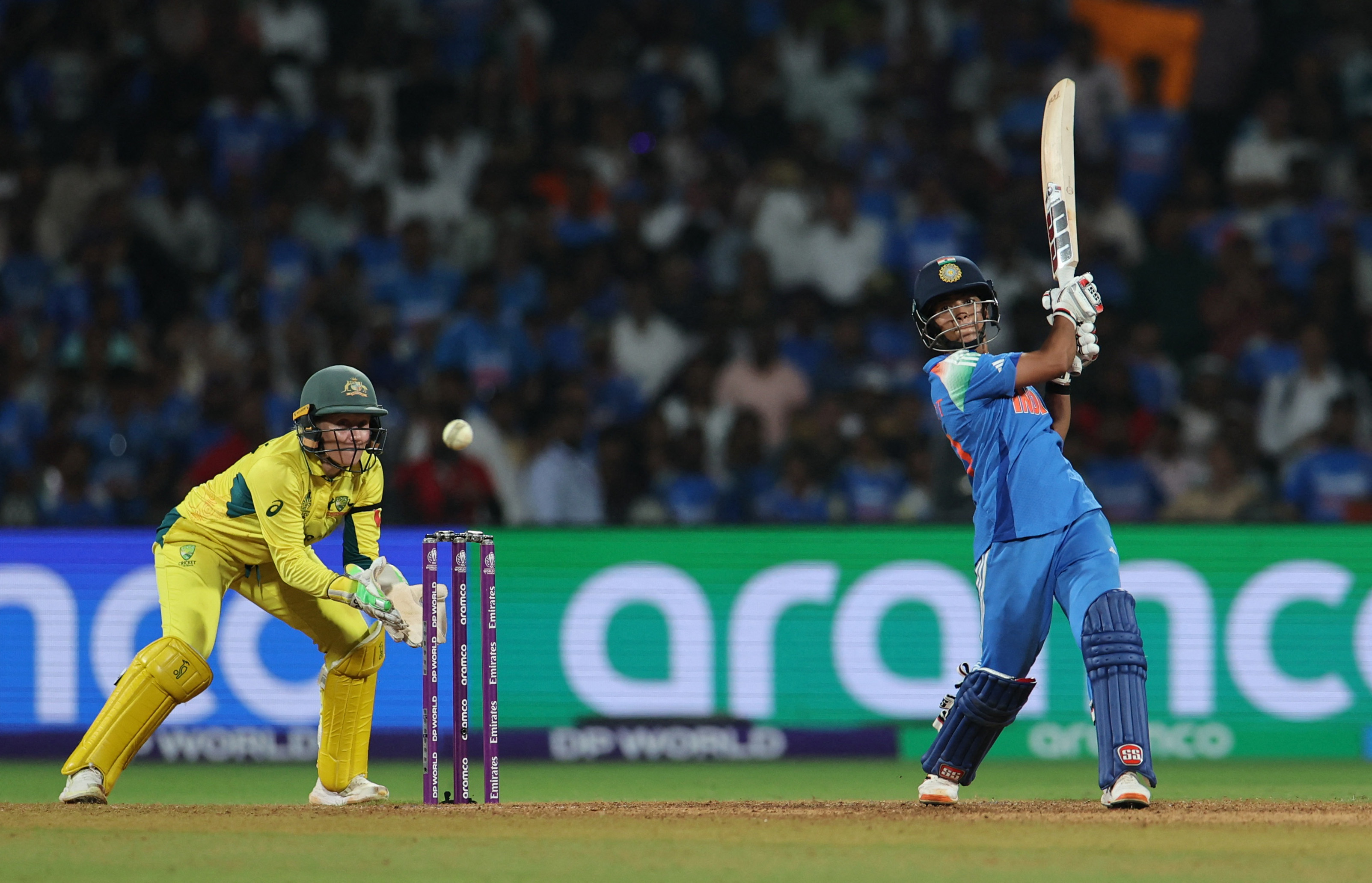 अमनजोत कौर ने 8 बॉल पर 15 रन बनाए।