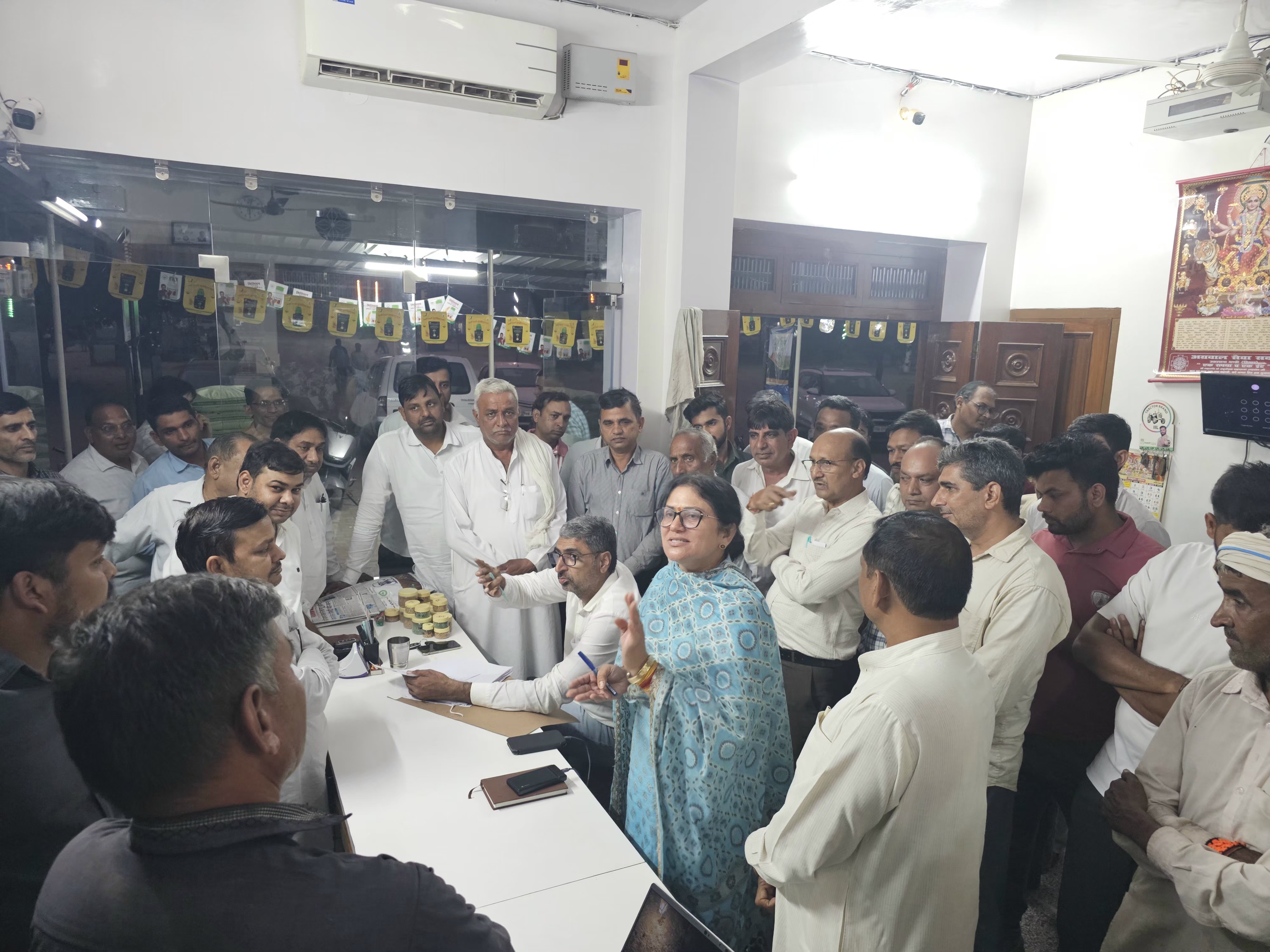 उकलाना में सीएम फ्लाइंग की खाद दुकानों पर रेड:  स्टॉक और गोदाम के रिकॉर्ड में अनियमितता, कृषि विभाग ने जारी किया नोटिस – Uklanamandi News
