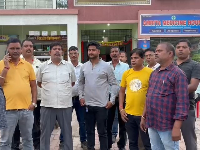 बस ऑनर्स एसोसिएशन गुमला ने डीसी को एक ज्ञापन सौंपा है।