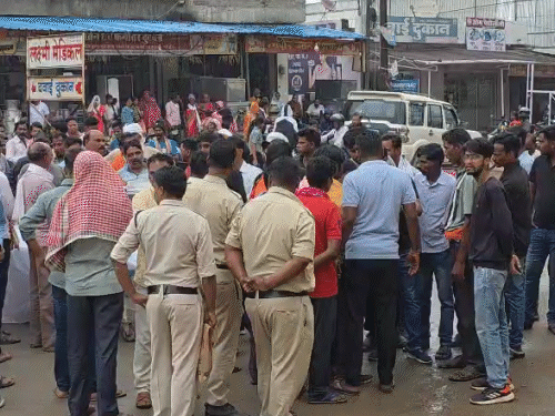 वारदात के बाद यादव समाज के लोगों ने आरोपियों की गिरफ्तारी के खिलाफ चक्काजाम किया।