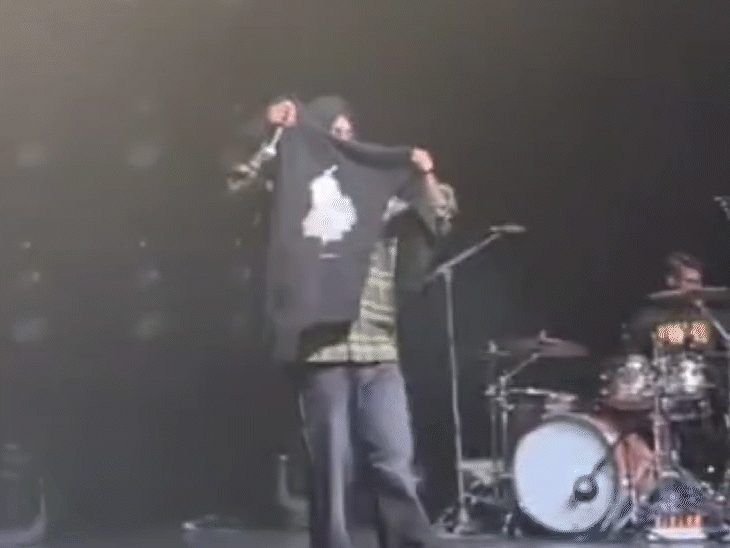 शो में विवादित हुडी दिखाते हुए शुभ।- फाइल फोटो