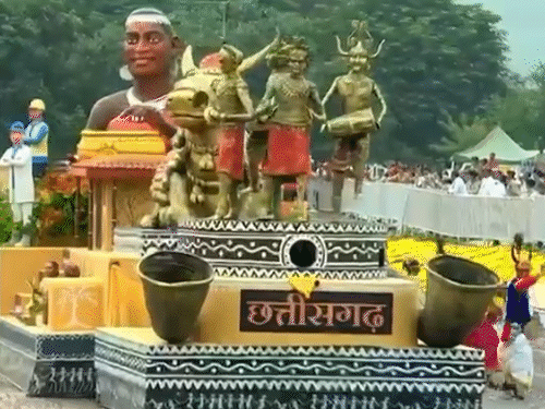 राष्ट्रीय एकता परेड में छत्तीसगढ़ की झांकी ने पीएम सहित देश भर का ध्यान अपनी ओर खीचा।