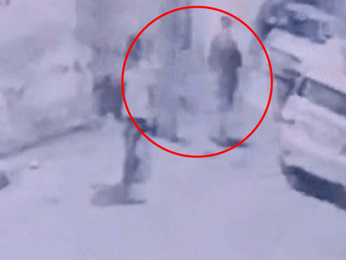 लुधियाना में कार में सवार होकर आए बदमाशों ने युवक पर फायरिंग कर दी। - Dainik Bhaskar