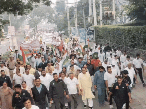 सोनीपत में रन फॉर यूनिटी में युवाओं के साथ शामिल हुए बीजेपी प्रदेश अध्यक्ष मोहन लाल बड़ोली, मेयर राजीव जैन और खरखौदा के विधायक पवन।