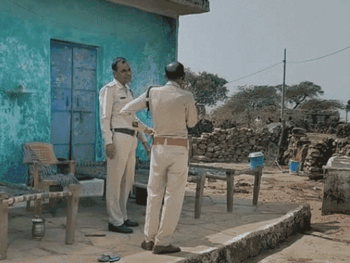 घर के बाहर यहीं पर योगी और उसके साथियों ने फायरिंग की थी।