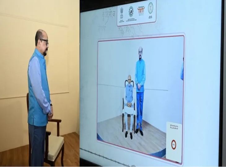 राज्यपाल रमेन डेका VFX तकनीकी की मदद से पीएम के साथ वर्चुअल फोटो खिचवाते हुए।