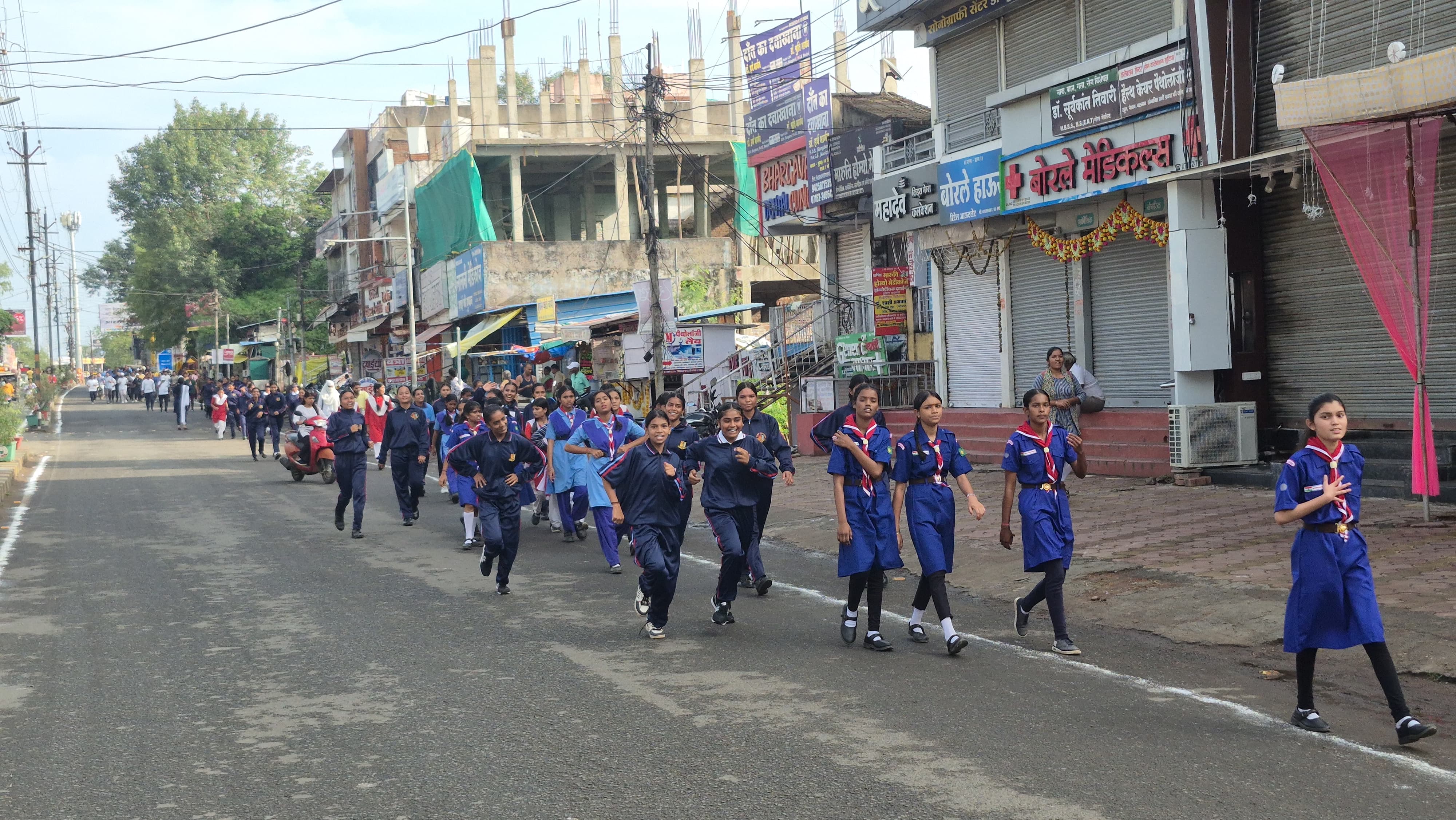 शहर के प्रमुख मार्गो से निकली दौड़