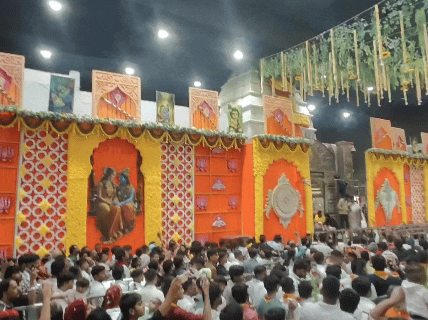 जन्मोत्सव पर्व को देखते हुए मंदिर में भी विशेष सजावट की गई है।