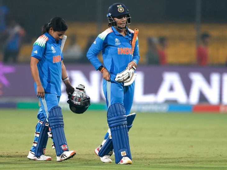 इंग्लैंड के खिलाफ भारत ने 4 रन से करीबी मुकाबला गंवाया और हार की हैट्रिक लगा दी।