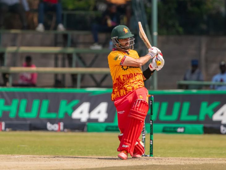 सिकंदर रजा ने 37 रन बनाए।