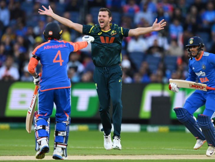 शुभमन गिल के शॉट खेलने के बाद अपील करते जोश हेजलवुड।