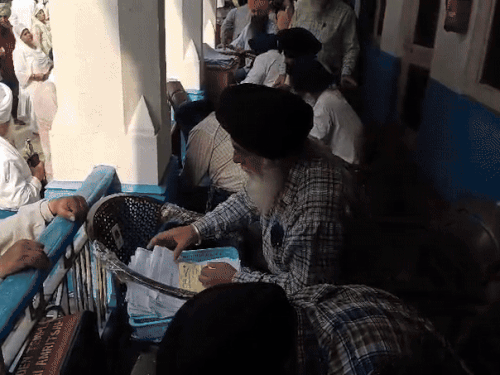 SGPC ने श्रद्धालुओं को बांटे पासपोर्ट - Dainik Bhaskar