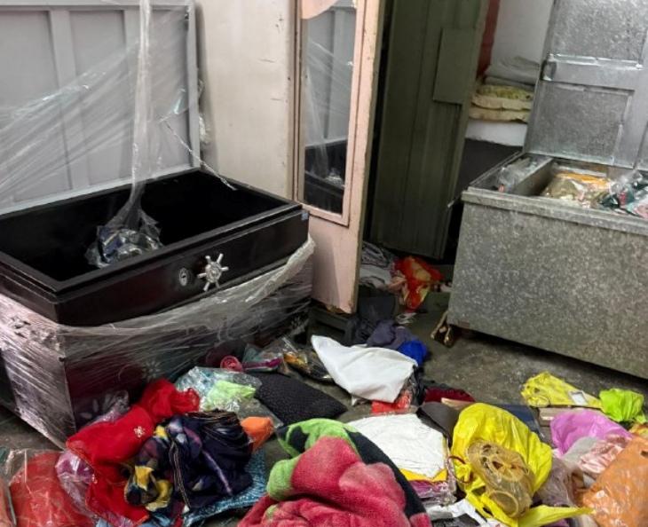 पाली के औद्योगिक नगर थाना क्षेत्र में घटना के बाद घर में बिखरा पड़ा सामान।