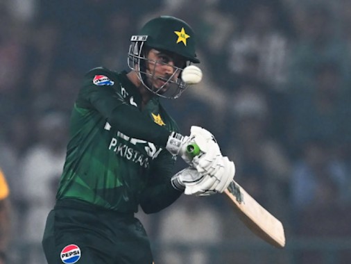 सईम अयूब ने 29 गेंद में अपना अर्धशतक पूरा किया। - Dainik Bhaskar