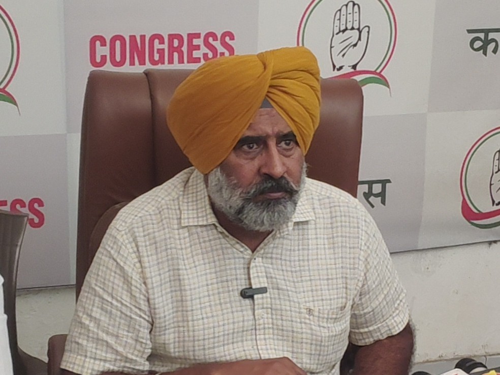जालंधर में मीडिया से बात करते विधायक प्रगट सिंह।