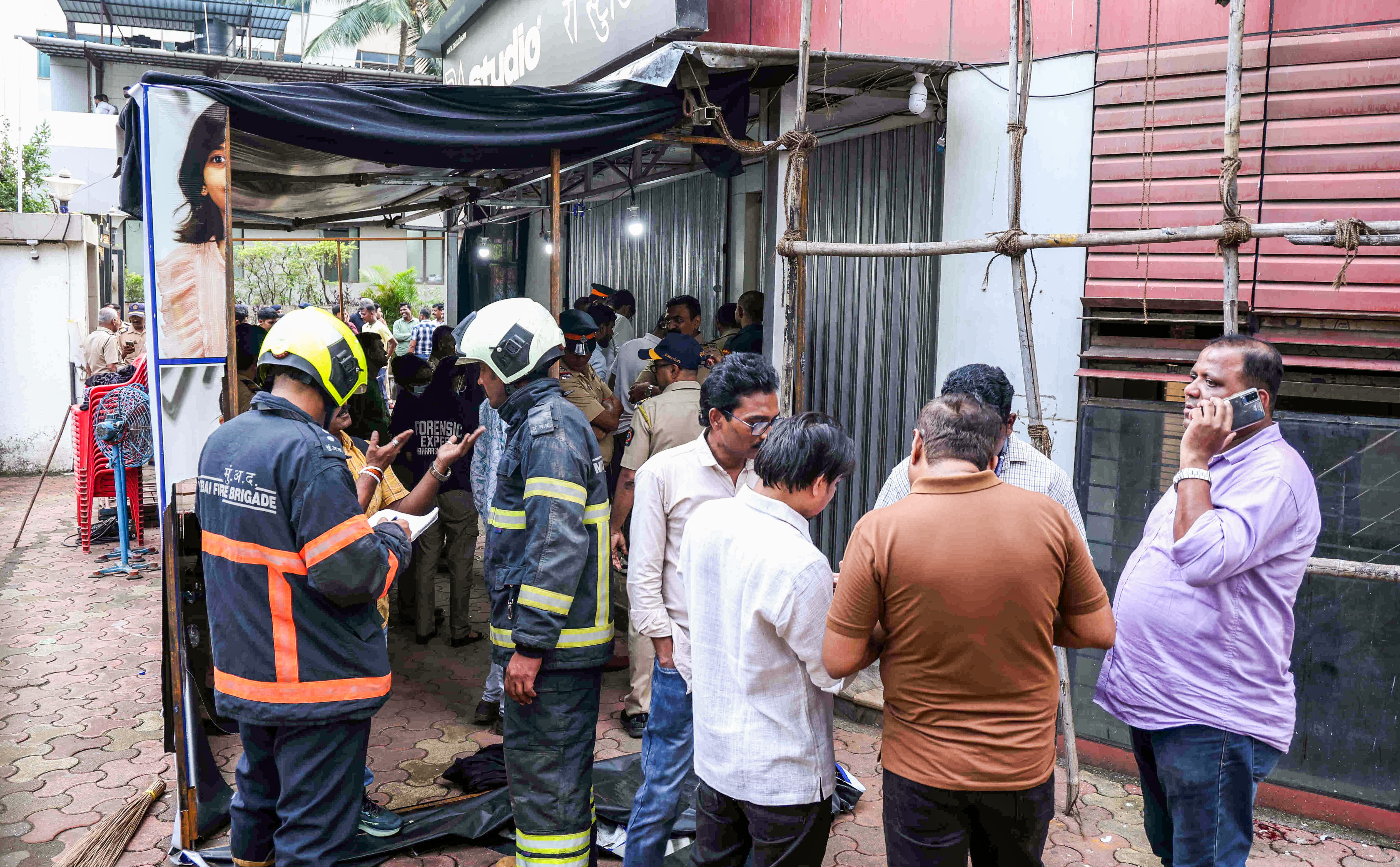 पुलिस और क्विक रिस्पॉन्स टीम ने स्थानीय लोगों और बच्चों के परिजन से जानकारी ली।