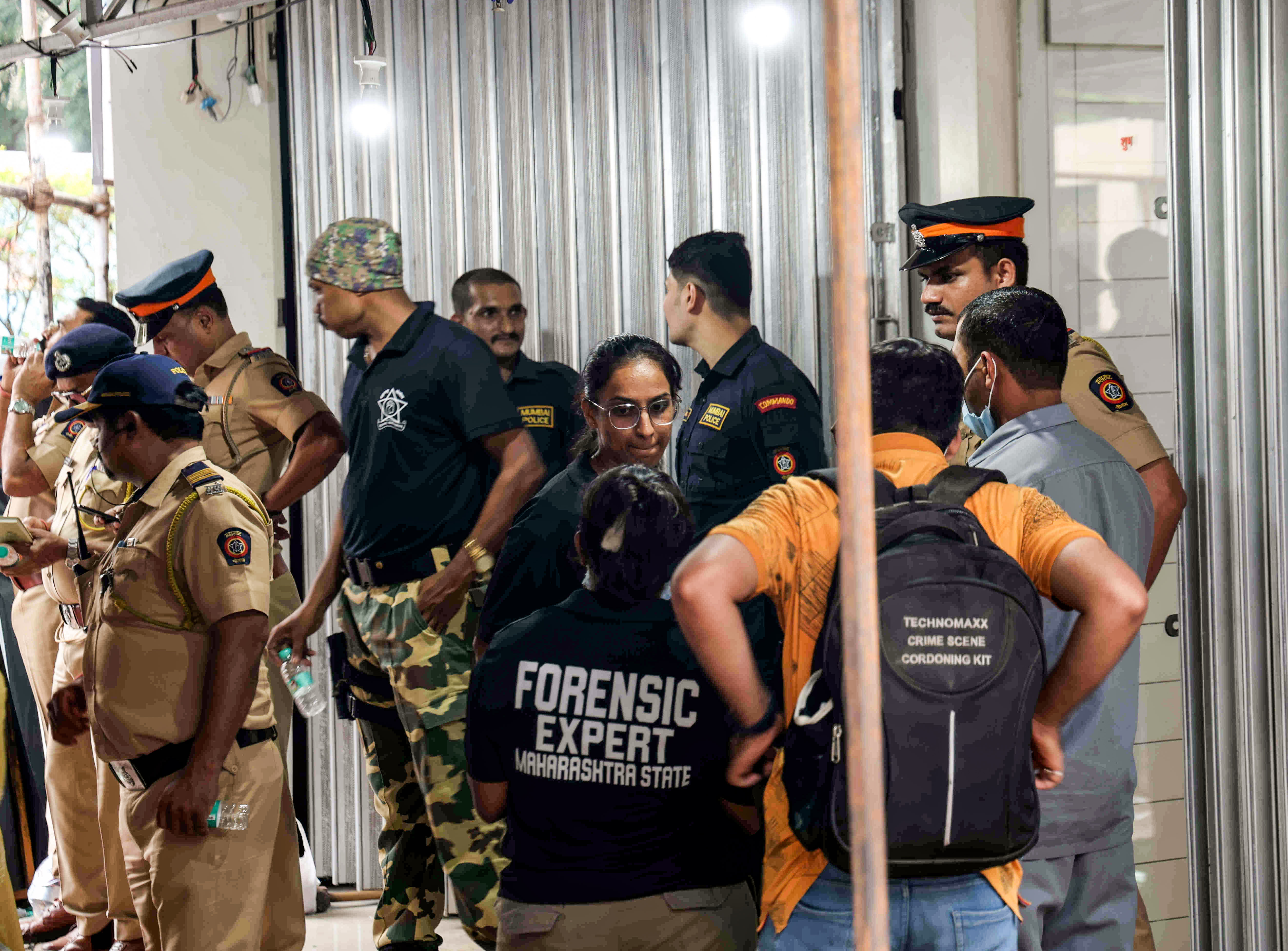 8 कमांडो ने 35 मिनट में बच्चों सहित सभी लोगों का छुड़ा लिया।