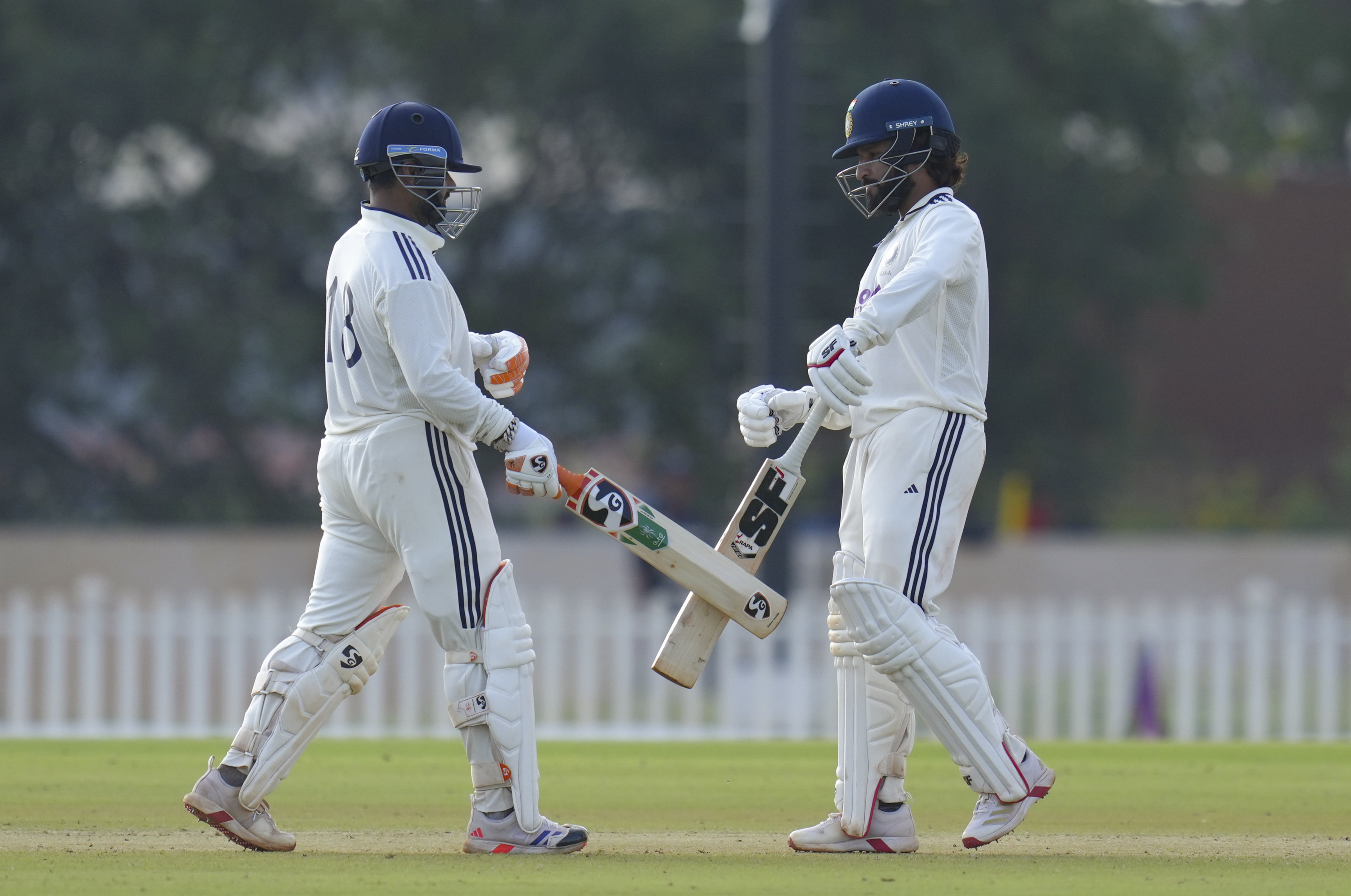 ऋषभ पंत और रजत पाटीदार ने 87 रन की साझेदारी की।