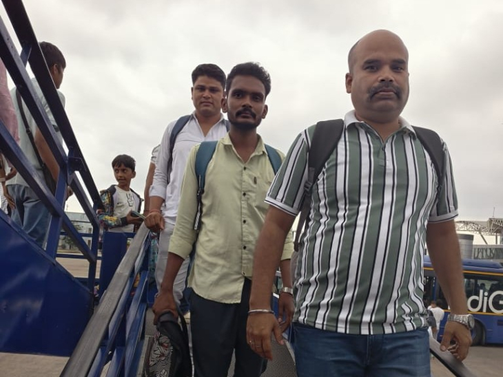बलौदाबाजार पुलिस आरोपी को चेन्नई से गिरफ्तार फ्लाइट से रायपुर लाई।