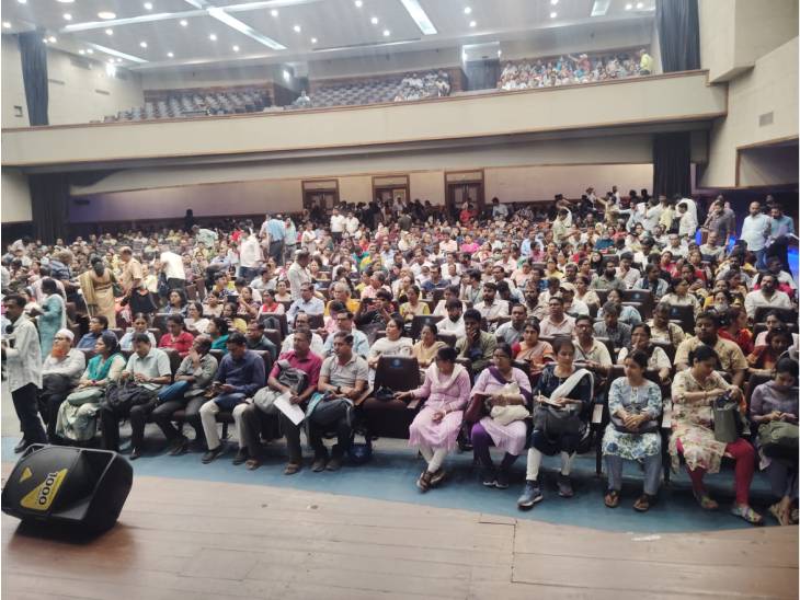 पश्चिम बंगाल में SIR ट्रेनिंग का विरोध:  ‌BLO बोले- प्रशासनिक और सुरक्षा व्यवस्थाएं ठीक नहीं, ट्रेनिंग को ऑन ड्यूटी नहीं मान रही सरकार