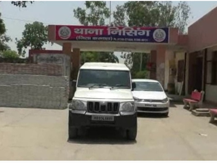 करनाल में युवक पर जानलेवा हमला:  ​​​​​​​डंडों-गंडासियों से पीटा,सड़क पर रोककर हमला, पैर और हाथ पर गंभीर चोटें – Karnal News