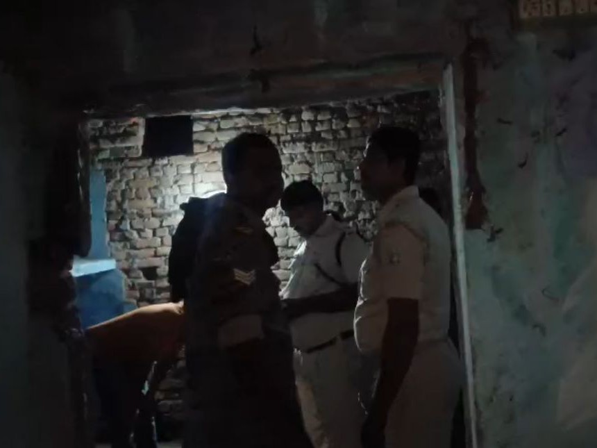 धनबाद में बंद से घर चार जिंदा बम बरामद:  सात नंबर इलाके में मचा हड़कंप, शक के आधार पर एक व्यक्ति हिरासत में लिया गया – Dhanbad News