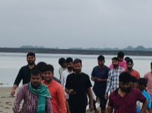 बलिया में गंगा में उतराता मिला अधेड़ का शव:  मानसिक तनाव के कारण आत्महत्या की चर्चा, पुलिस ने शव को पोस्टमार्टम के लिए भेजा – Dubhar(Ballia) News