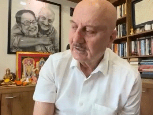 Anupam Kher and Satish Shah have worked together in many films like Judwaa and Hum Aapke Hain Koun..