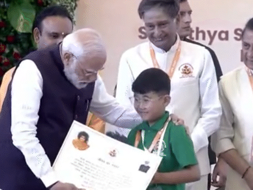 कुछ बच्चों को ‘गिफ्ट ऑफ लाइफ’ के रूप में सर्टिफिकेट दिया गया।