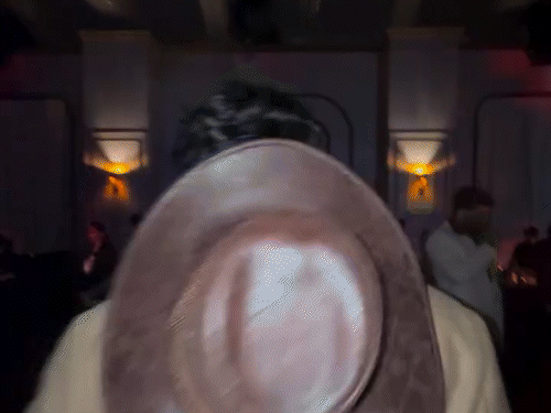 आर्यन खान ने हॉलीवुड फिल्म ब्रोकेबैक माउंटेन के किरदार ‘जेक गिलेनहाल’ का लुक अपनाया।