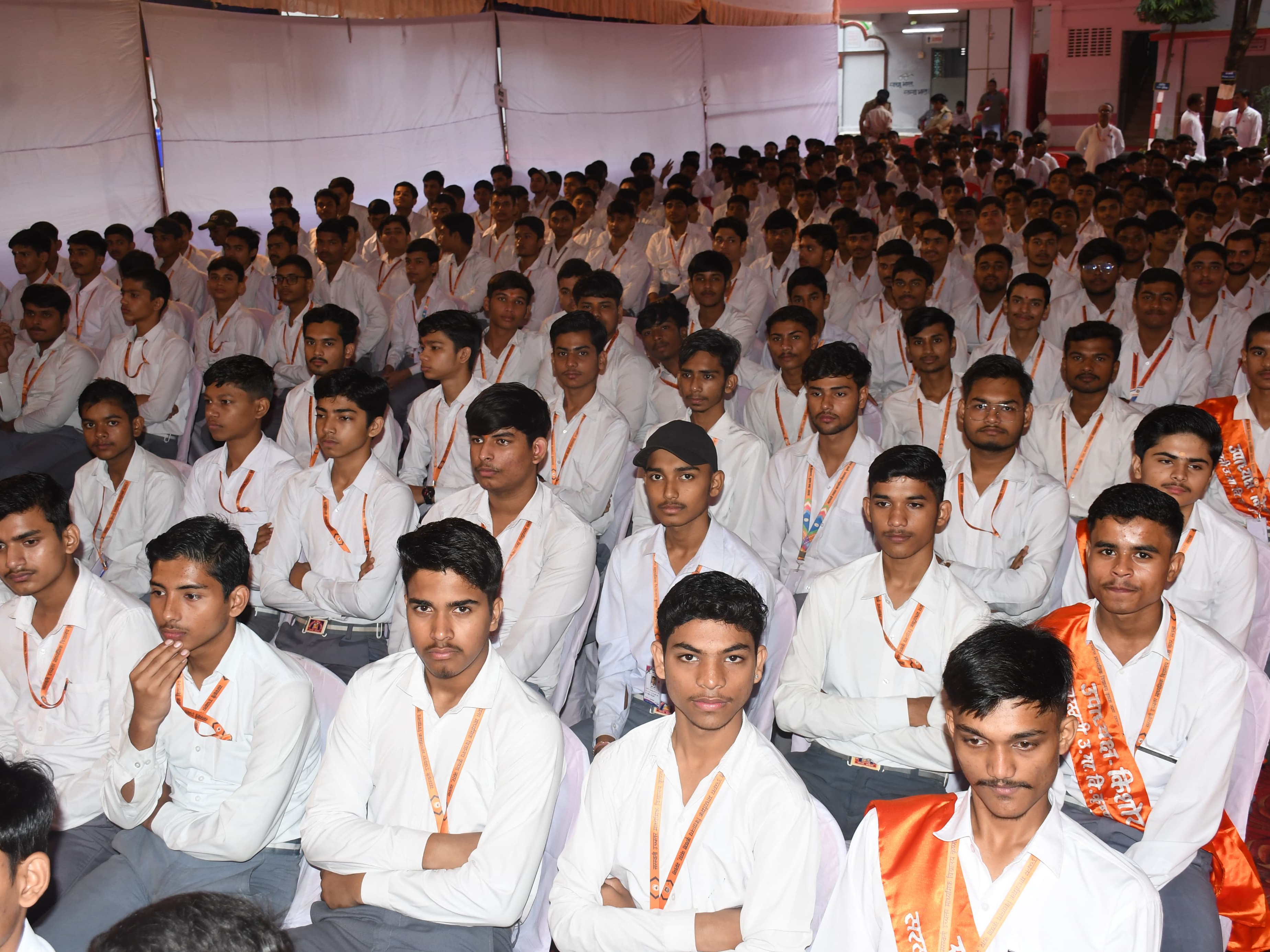 जनरल उपेंद्र द्विवेदी ने छात्रों को थ्री-ए का मंत्र दिया।