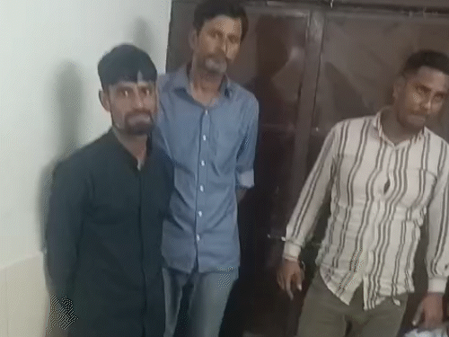 ऑपरेशन वज्र प्रहार के तहत पकड़े गए बदमाश, इस अभियान में 400 पुलिसकर्मियों की 75 टीमें शामिल हैं।