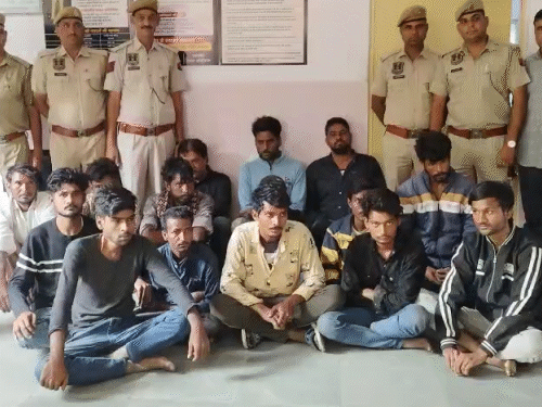 जयपुर पुलिस द्वारा आज सुबह से चलाए गए ऑपरेशन वज्र प्रहार में 250 से ज्यादा बदमाशों को डिटेन किया गया है।