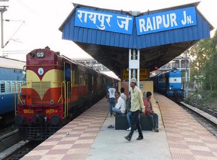 राज्योत्सव के मद्देनजर रेलवे स्टेशन पर गूंजा राजकीय गीत:  25वीं वर्षगांठ पर पूरे प्रदेश में उत्सव का माहौल, NSUI की मांग पर हुआ अमल; रेलवे प्रबंधन ने लिया निर्णय – Raipur News