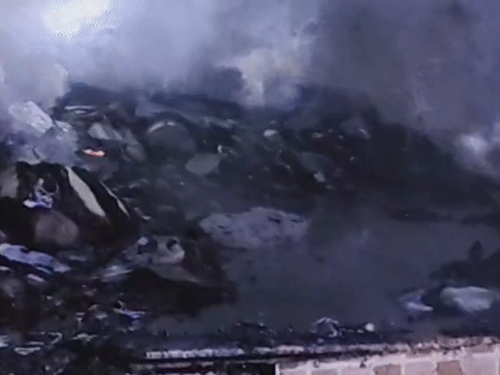 कपड़े की दुकान की आड़ में गैस रिफिलिंग सेंटर चल रहा था।