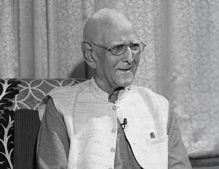 डॉ मिश्र का जन्म 1924 में हुआ था।