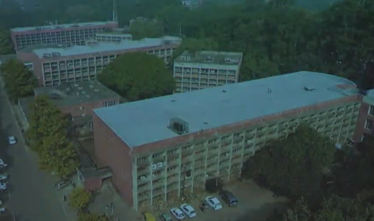 पंजाब यूनिवर्सिटी की तस्वीर।