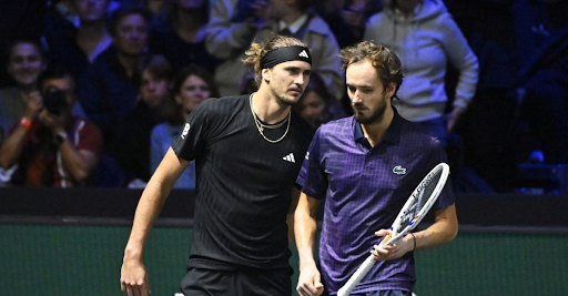 लेक्जेंडर ज्वेरेव और डेनियल मेदवेदेव एक साथ।