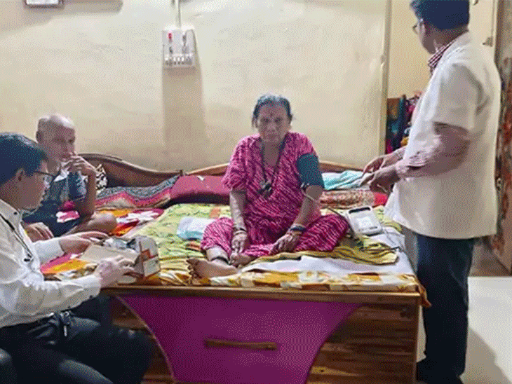 पद्मश्री और पद्मविभूषण सम्मान से सम्मानित तीजन बाई पिछले डेढ़ साल से बिस्तर पर है।