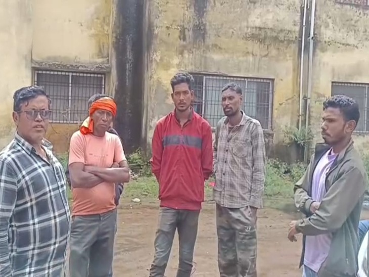 हॉस्पिटल पहुंचे परिजन