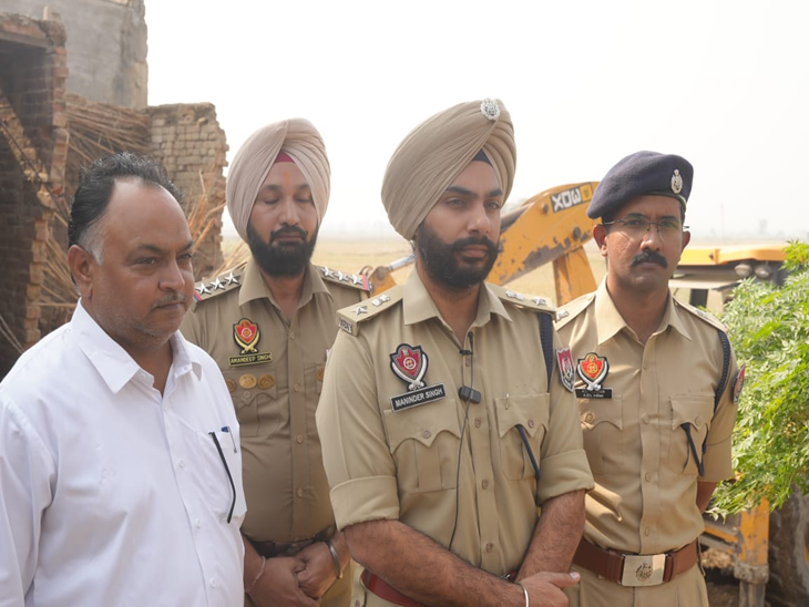 अमृतसर में नशा तस्कर के घर पर चला बुलडोजर:  एसएसपी बोले-अवैध संपत्ति किसी भी हालत में नहीं छोड़ी जाएगी – Amritsar News