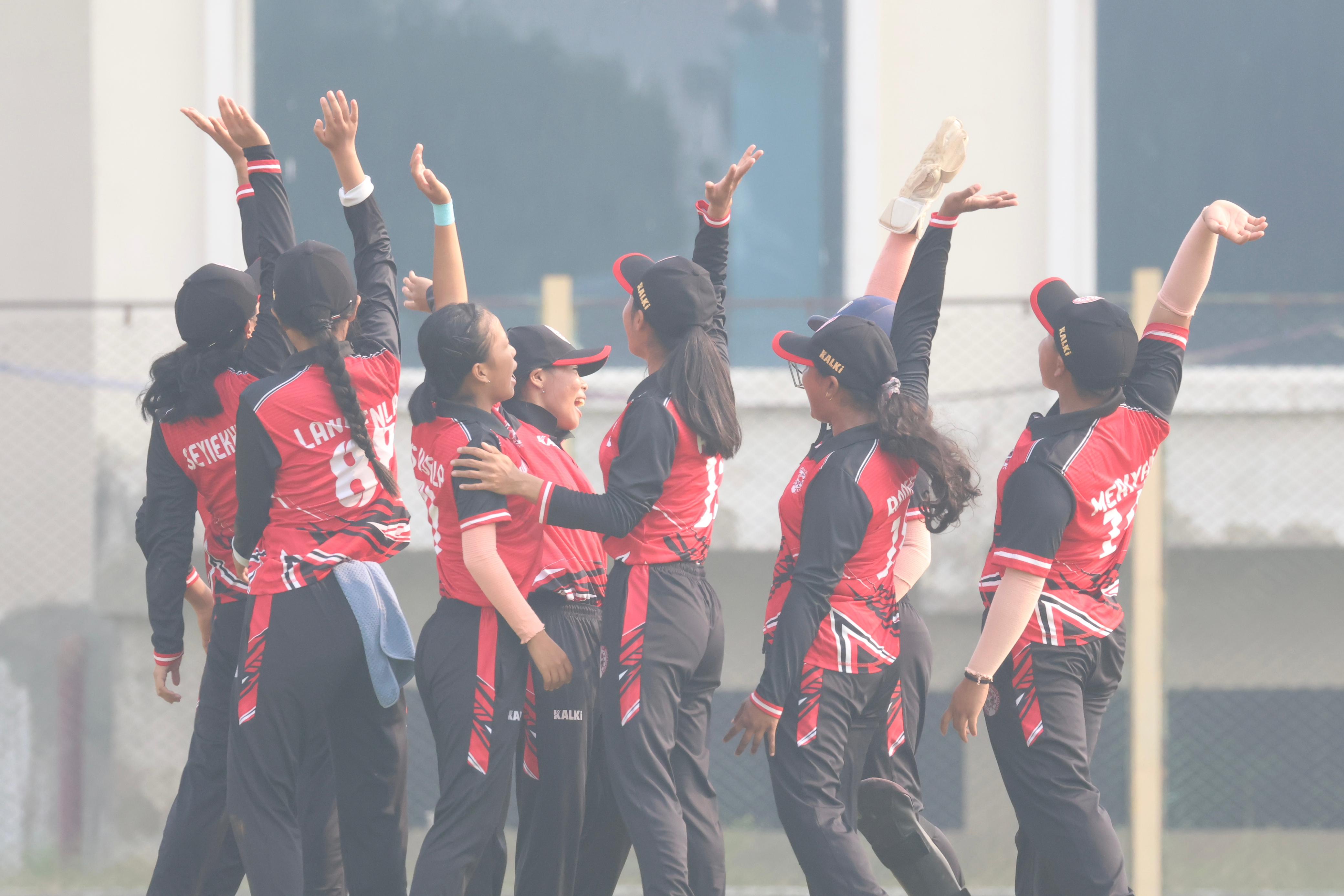 इकाना में खेला जा रहा महिला टी-20 लीग।