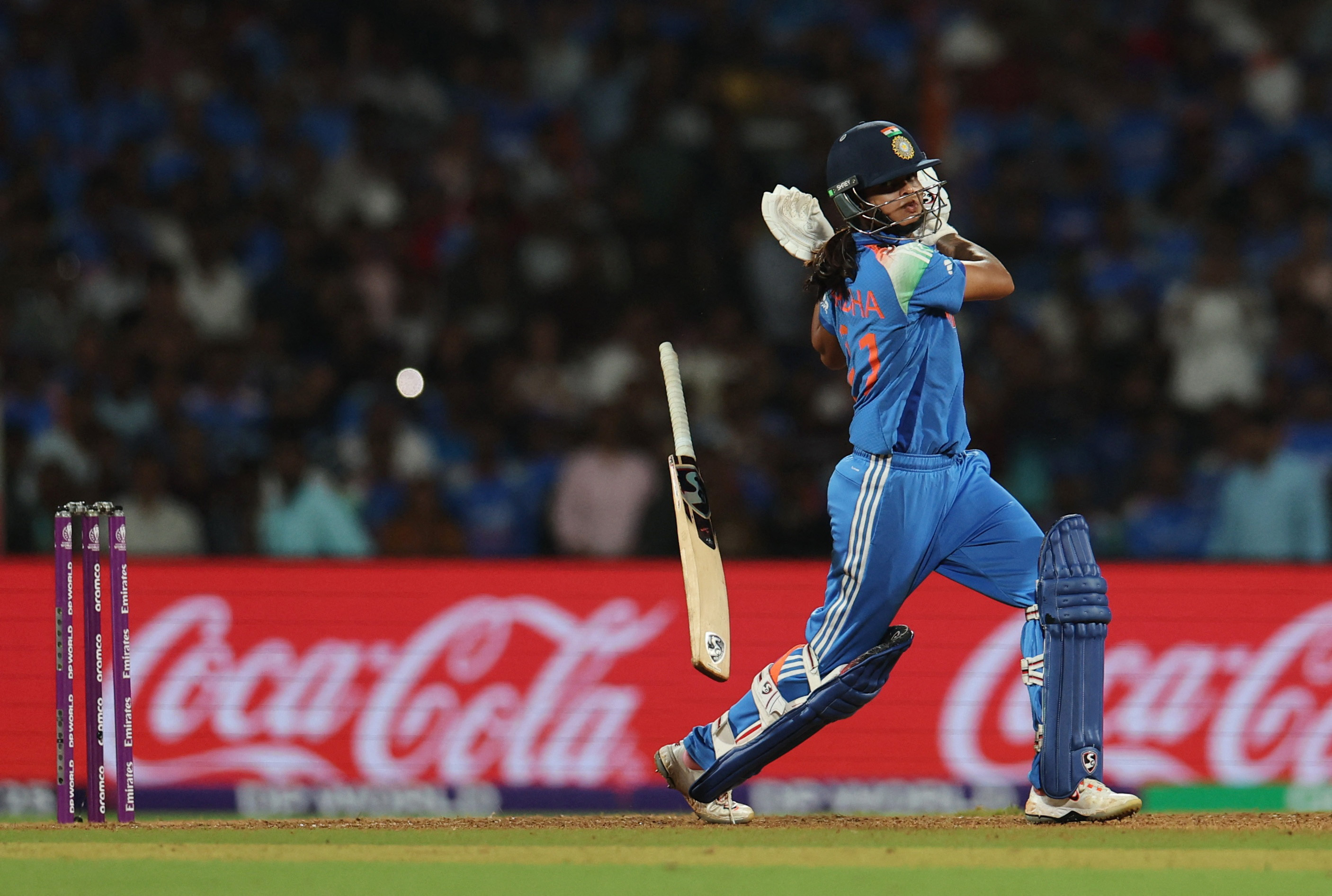 ऑलराउंडर राधा यादव के हाथ से शॉट खेलते समय बल्ला छूट गया।