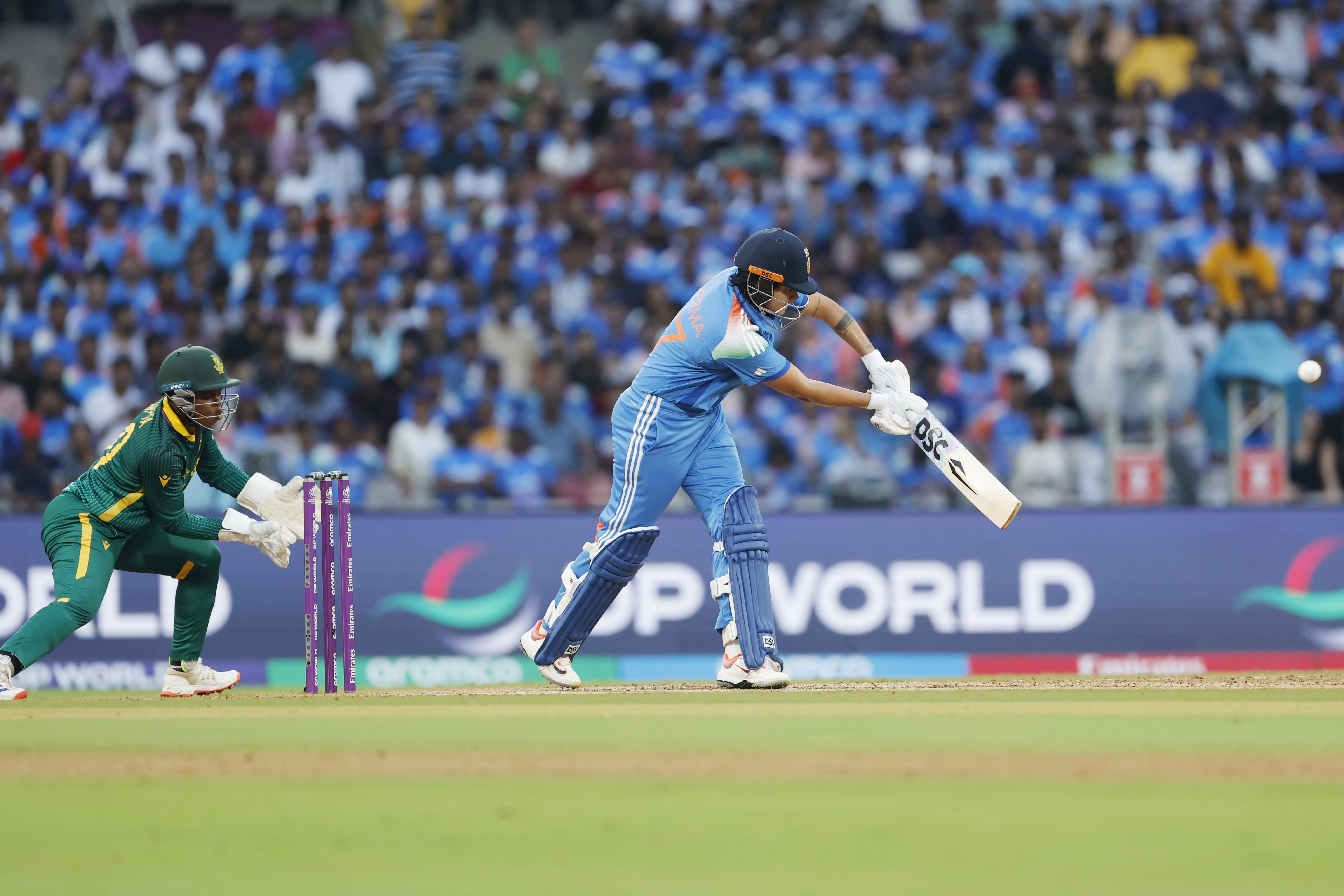 शेफाली 87 रन बनाकर आउट हुईं।