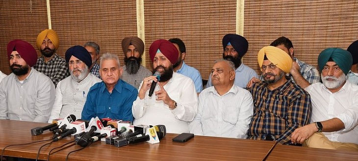 सीनेट चुनाव न होने के विरोध में सभी दलों के नेता एक मंच पर पर आए थे। (फाइल फोटो)